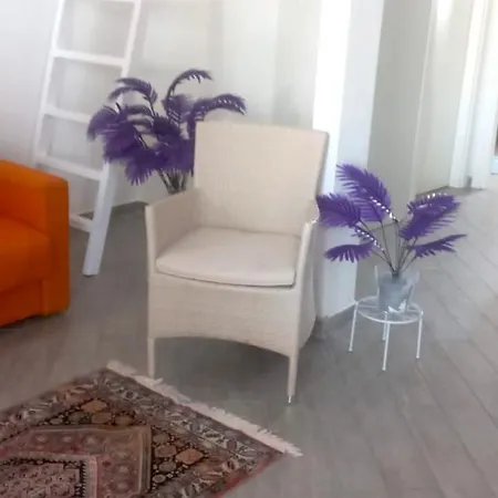 Laura - Key To * Valledoria (Sardinia)